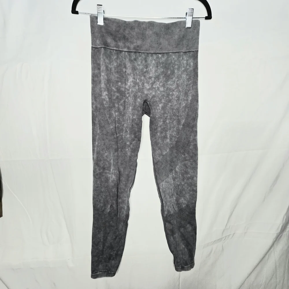 VS PINK Seamless Leggings Gray Acid Wash Size Medium High Waist Activewear